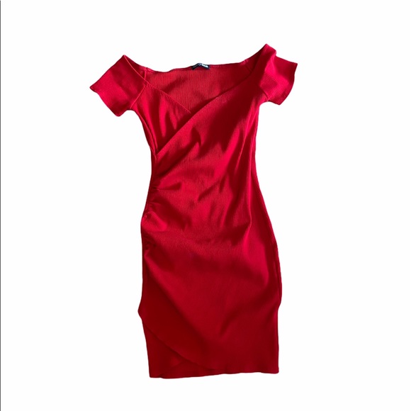 Red off the shoulder bodycon - Picture 2 of 4